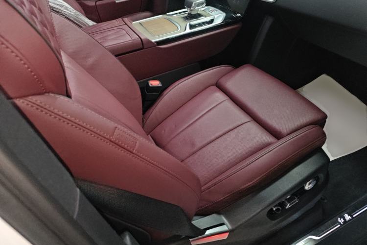 Used Hongqi E-HS9 2022 660 km Range Flagway Edition Six Seats Right Front Seat