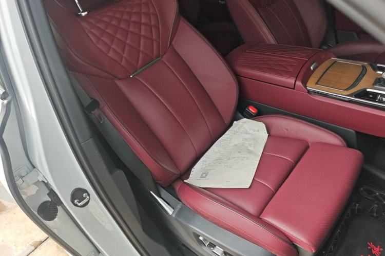Used Hongqi E-HS9 2022 660 km Range Flagway Edition Six Seats Right Front Seat