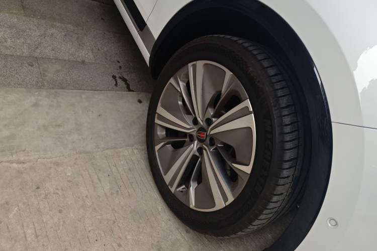 Used Hongqi E-HS9 2022 690 km Range Flagship Edition Six Seats Right Front Wheel Hub