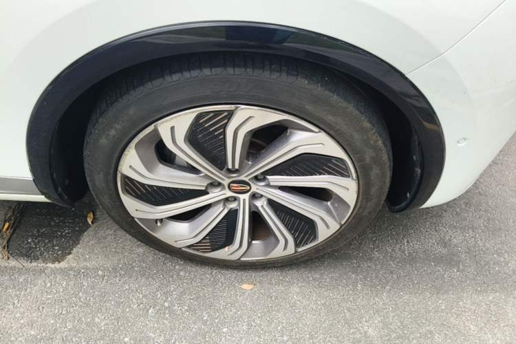 Used Hongqi E-HS9 2022 660 km Range Flagship Edition Four Seats Right Front Wheel Hub