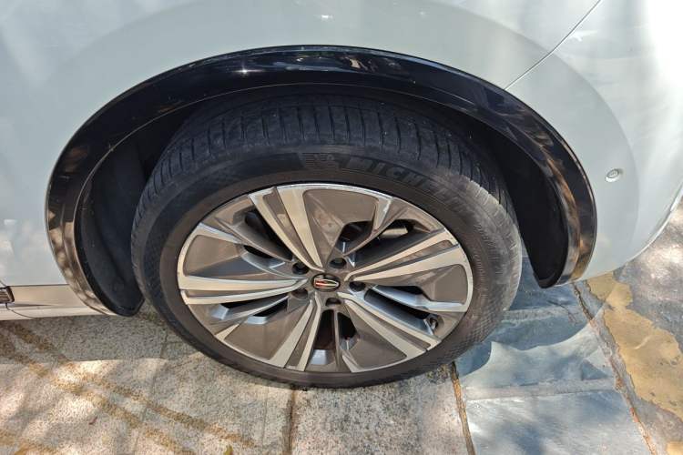 Used Hongqi E-HS9 2022 690 km Range Flagship Edition Six Seats Right Front Wheel Hub