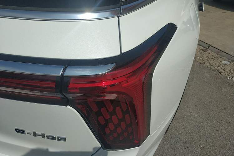 Used Hongqi E-HS9 2022 690 km Range Flagship Edition Six Seats Right Rear Taillight