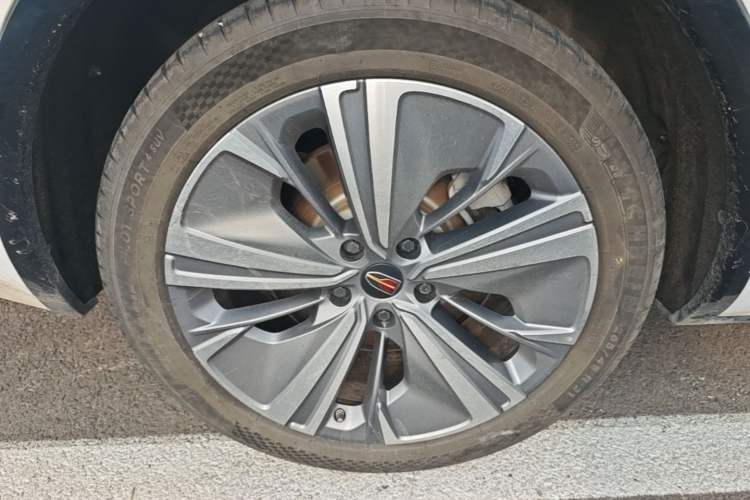 Used Hongqi E-HS9 2022 690 km Range Flagship Edition Six Seats Right Rear Wheel Hub