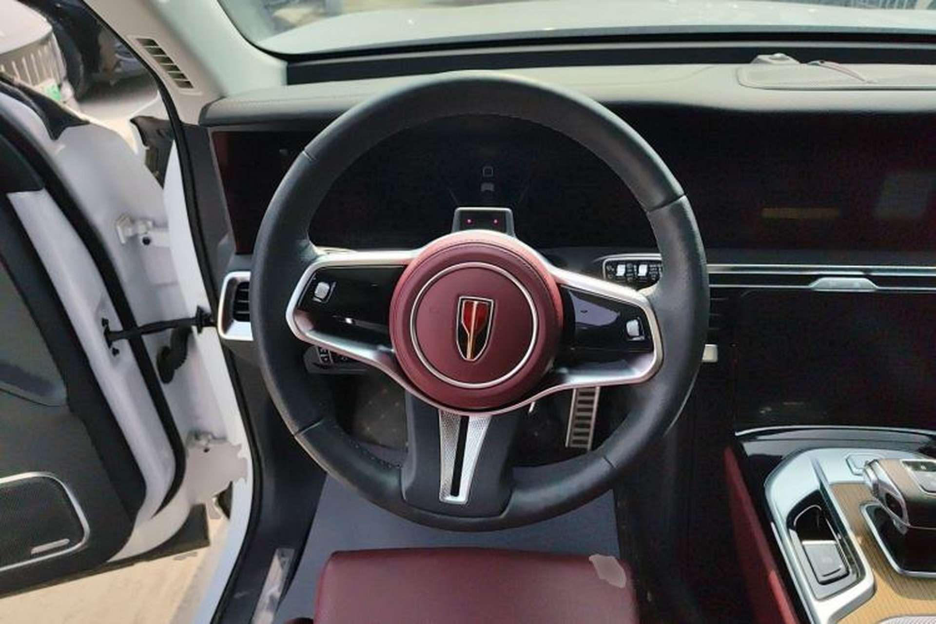 Used Hongqi E-HS9 2022 660 km Range Flagway Edition Six Seats Steering Wheel
