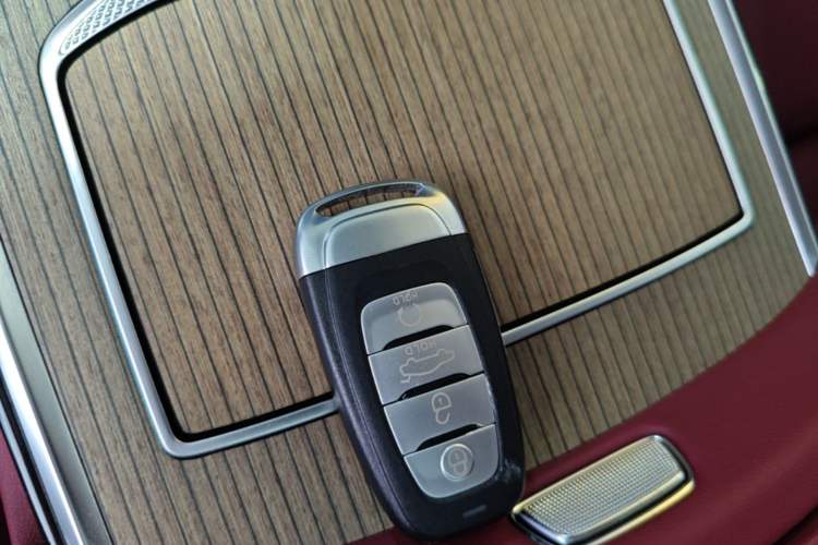 Used Hongqi E-HS9 2022 690 km Range Flagship Edition Six Seats Vehicle Key