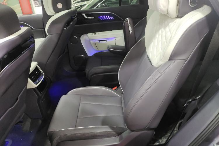 Used Hongqi E-HS9 2024 660 km Range Flagway Edition Six Seats Interior 4