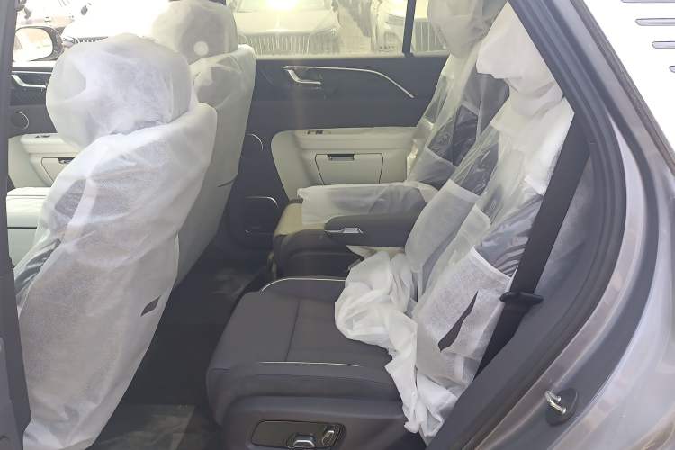 Used Hongqi E-HS9 2024 660 km Range Flagway Edition Six Seats Interior 4