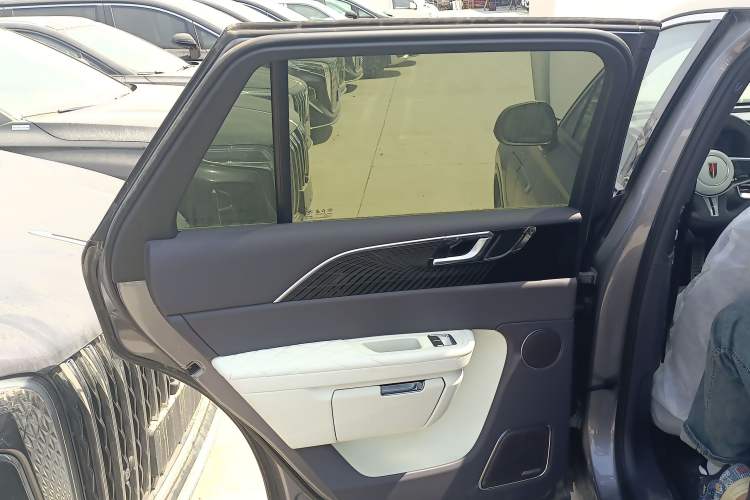 Used Hongqi E-HS9 2024 660 km Range Flagway Edition Six Seats Interior 8