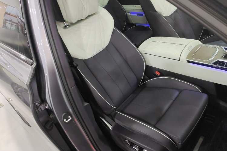 Used Hongqi E-HS9 2024 660 km Range Flagway Edition Six Seats Right Front Seat