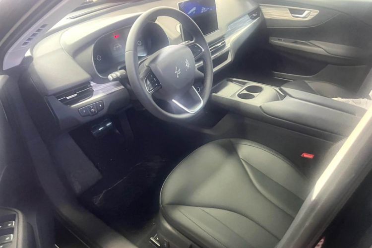 Used Hongqi E-QM5 2025 500km Range Commuter Version Interior 2