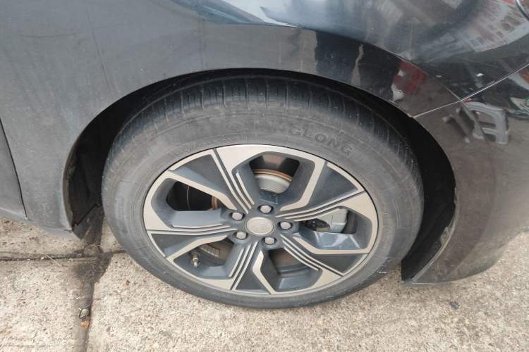 Used Hongqi E-QM5 2021 Charging T3 Version 4 Seats Right Front Wheel Hub