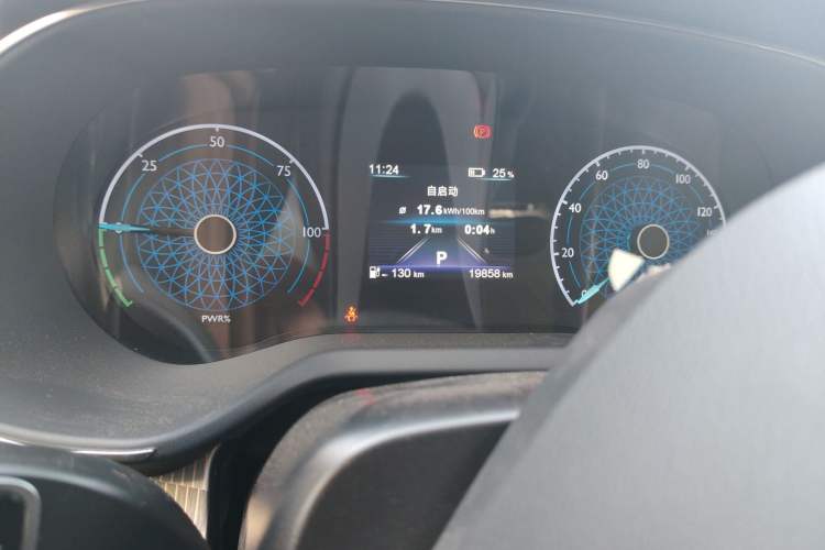 Used Hongqi E-QM5 2022 431 km Charge & Enjoy Edition Odometer Close Up