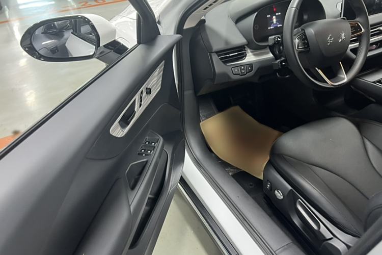 Used Hongqi E-QM5 2024 610 km PLUS Interior 4