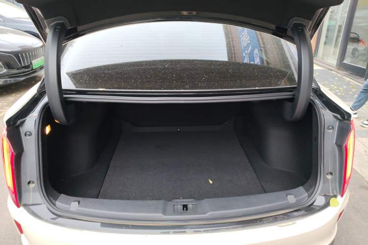 Used Hongqi E-QM5 2024 610 km PLUS Trunk
