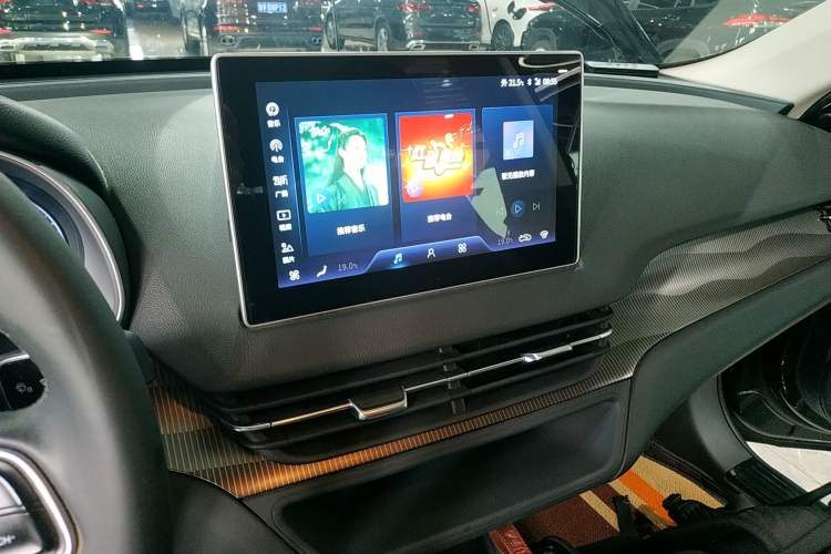 Used Hongqi E-QM5 2021 Charging Version Flagship Edition Audio And AC Panel