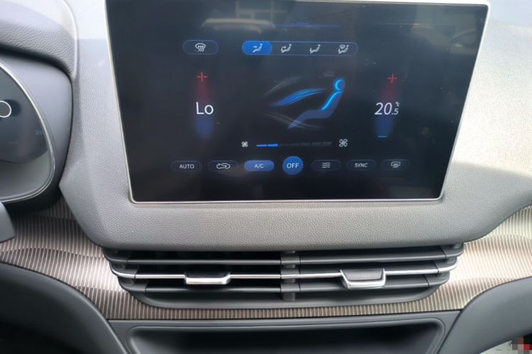 Used Hongqi E-QM5 2021 Online Booking Charging Basic Edition 5 Seats Audio And AC Panel