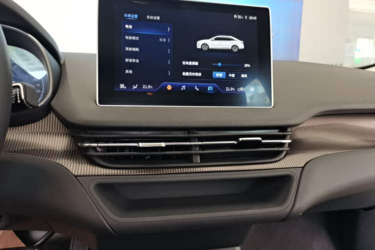 Used Hongqi E-QM5 2021 Online Booking Charging T3 Edition 5-Seater Audio And AC Panel
