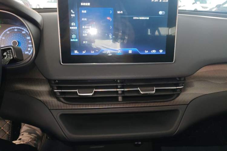 Used Hongqi E-QM5 2021 Online Booking Charging T3 Edition 5-Seater Audio And AC Panel