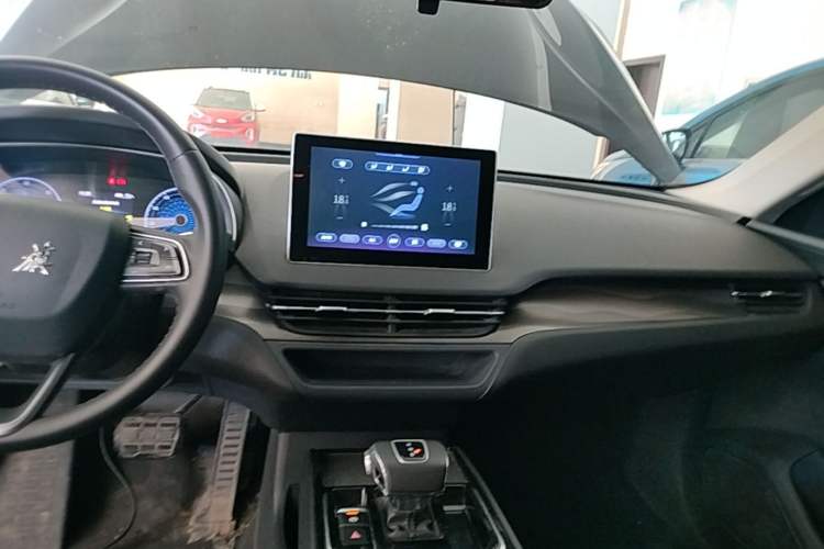 Used Hongqi E-QM5 2021 Charging Version Flagship Edition Audio And AC Panel