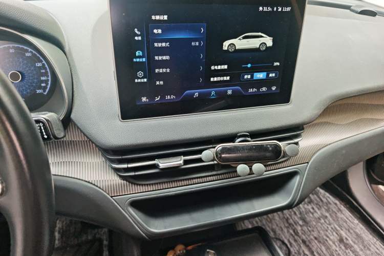Used Hongqi E-QM5 2021 Online Booking Charging Basic Edition 5 Seats Audio And AC Panel