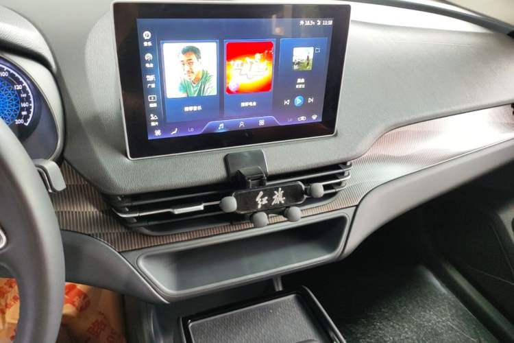 Used Hongqi E-QM5 2021 Online Booking Charging T3 Edition 5-Seater Audio And AC Panel