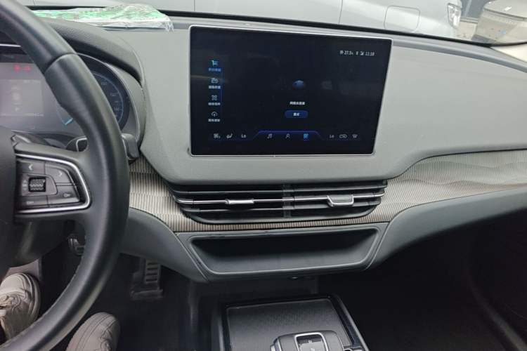 Used Hongqi E-QM5 2021 Online Booking Charging Basic Edition 5 Seats Audio And AC Panel