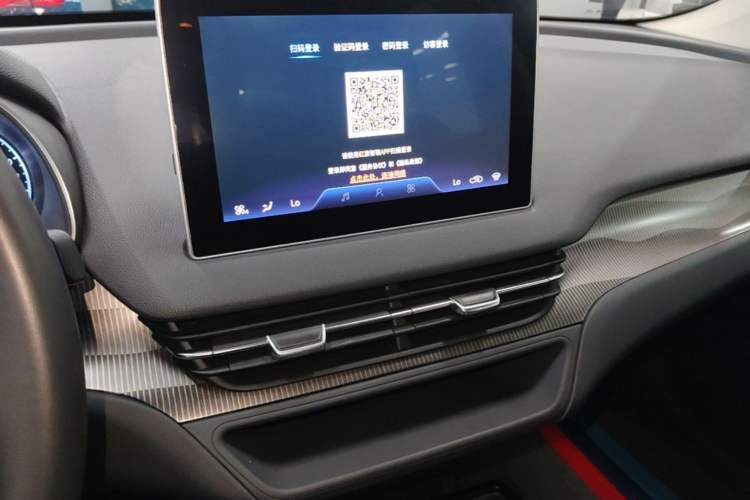 Used Hongqi E-QM5 2021 Charging Version Flagship Edition Audio And AC Panel