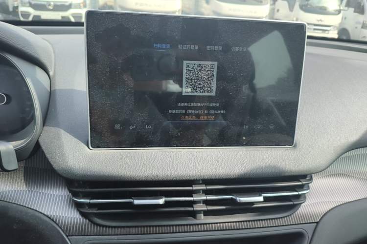 Used Hongqi E-QM5 2021 Online Booking Charging Basic Edition 5 Seats Audio And AC Panel