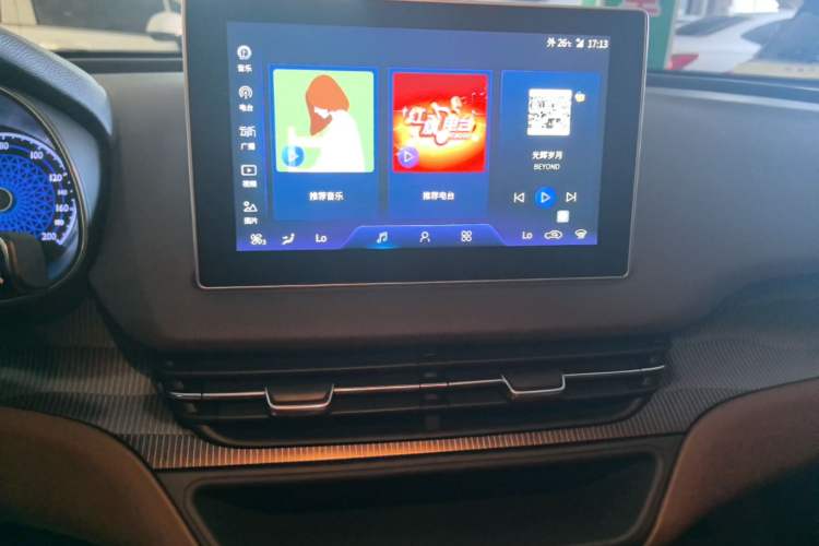 Used Hongqi E-QM5 2021 Online Booking Charging Basic Edition 4 Seats Audio And AC Panel
