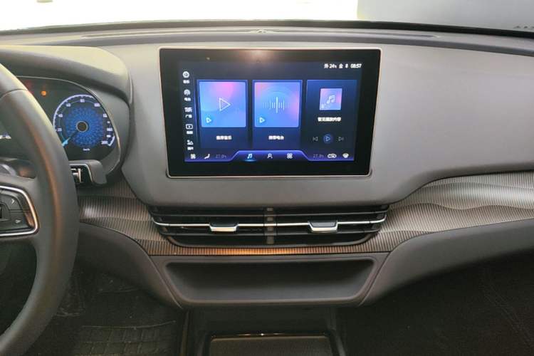 Used Hongqi E-QM5 2021 Charging Version Flagship Edition Audio And AC Panel