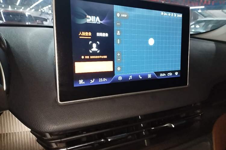 Used Hongqi E-QM5 2021 Online Booking Charging T3 Edition 4 Seats Audio And AC Panel