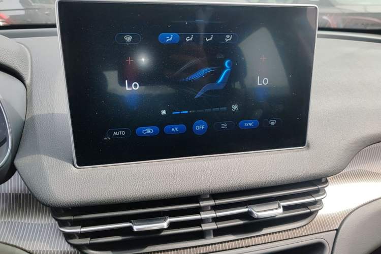 Used Hongqi E-QM5 2021 Charging Version Flagship Edition Audio And AC Panel
