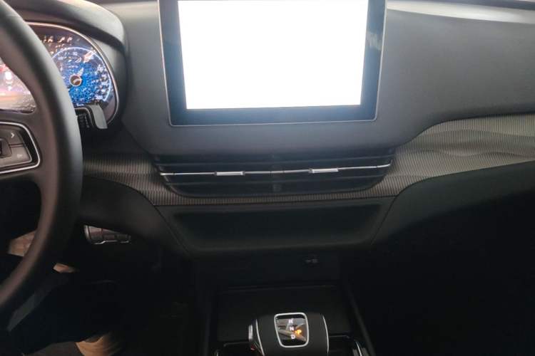 Used Hongqi E-QM5 2021 Charging T3 Version 5 Seats Audio And AC Panel