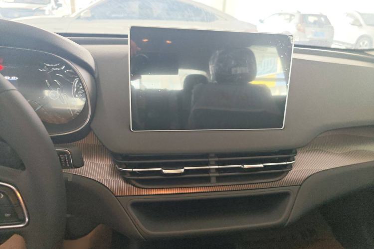 Used Hongqi E-QM5 2021 Online Booking Charging Basic Edition 5 Seats Audio And AC Panel