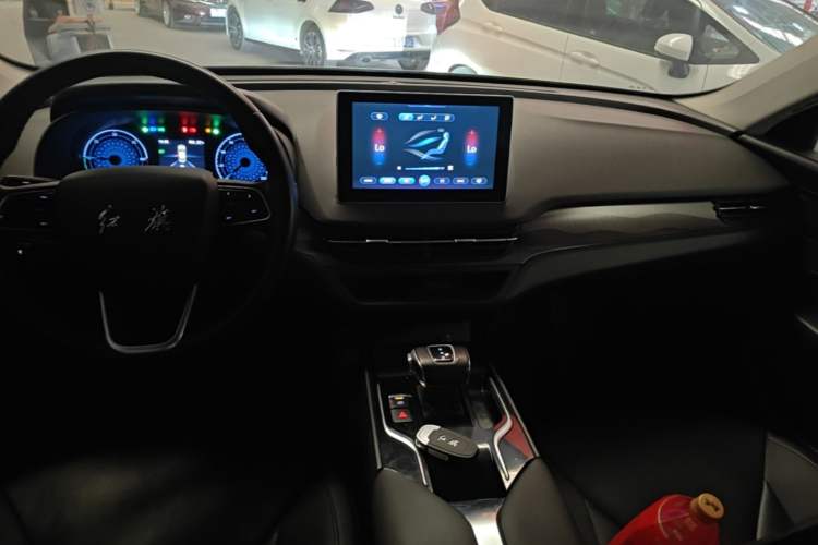 Used Hongqi E-QM5 2021 Online Booking Charging Basic Edition 5 Seats Audio And AC Panel