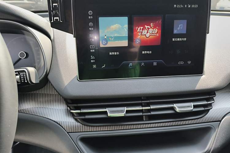 Used Hongqi E-QM5 2021 Online Booking Charging Basic Edition 5 Seats Audio And AC Panel