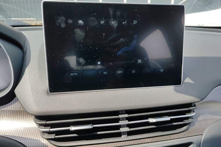 Used Hongqi E-QM5 2021 Charging Version Flagship Edition Audio And AC Panel
