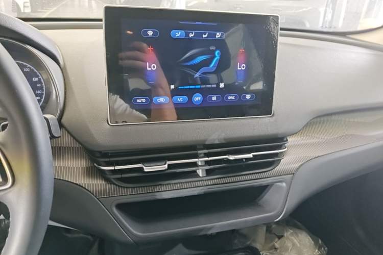 Used Hongqi E-QM5 2021 Charging Version Flagship Edition Audio And AC Panel