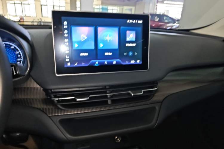 Used Hongqi E-QM5 2021 Charging Version Flagship Edition Audio And AC Panel