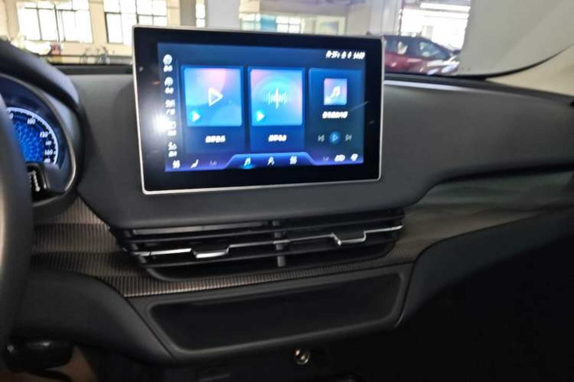 Used Hongqi E-QM5 2021 Charging Version Flagship Edition Audio And AC Panel