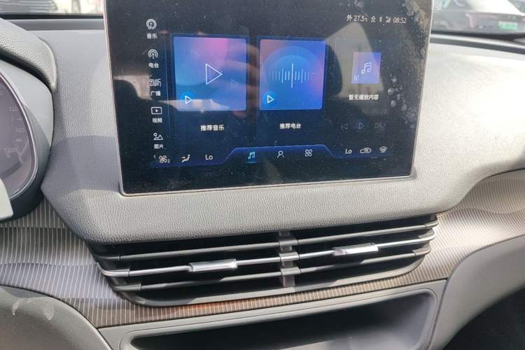 Used Hongqi E-QM5 2021 Charging Version Flagship Edition Audio And AC Panel
