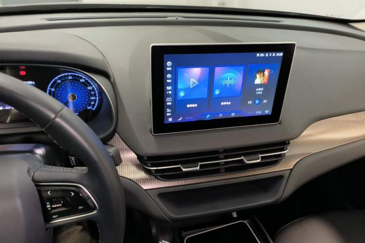 Used Hongqi E-QM5 2021 Online Booking Charging Basic Edition 5 Seats Audio And AC Panel