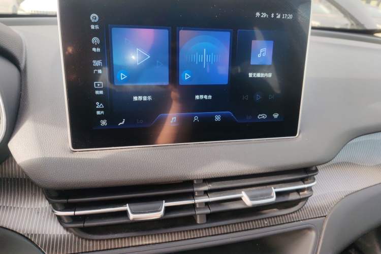 Used Hongqi E-QM5 2021 Charging Version Flagship Edition Audio And AC Panel