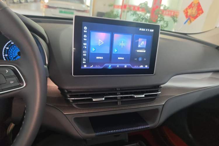 Used Hongqi E-QM5 2021 Online Booking Charging T3 Edition 5-Seater Audio And AC Panel