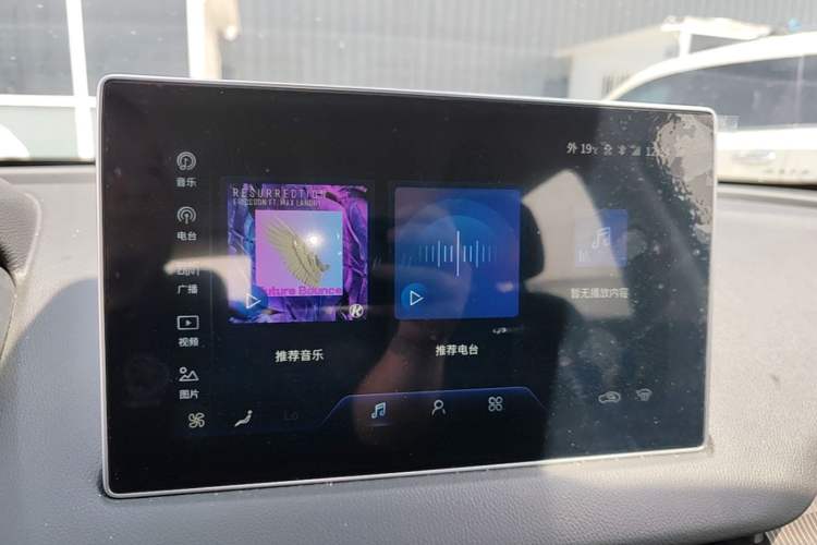 Used Hongqi E-QM5 2021 Charging Version Flagship Edition Audio And AC Panel