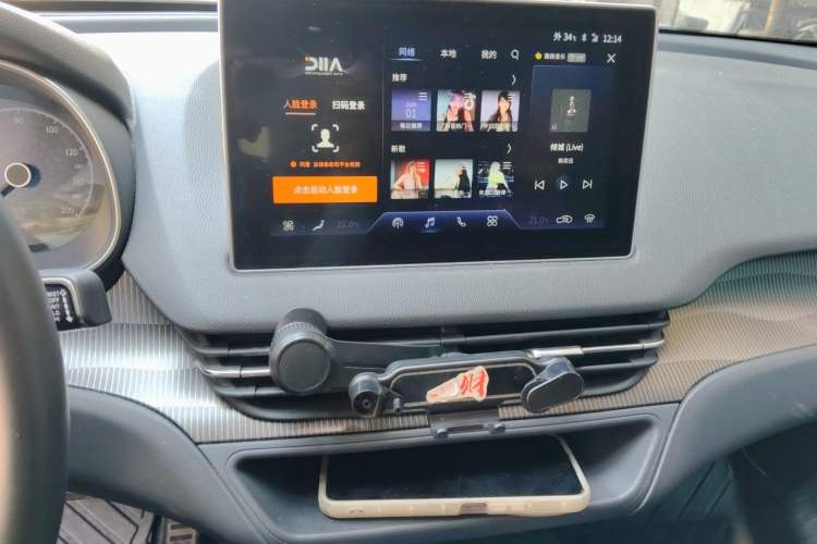 Used Hongqi E-QM5 2021 Online Booking Charging Basic Edition 4 Seats Audio And AC Panel