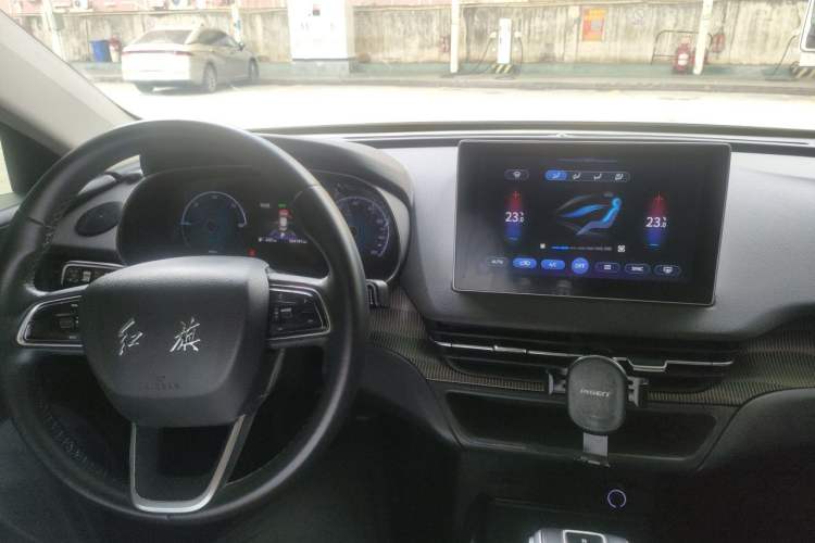 Used Hongqi E-QM5 2021 Online Booking Charging T3 Edition 5-Seater Center Console
