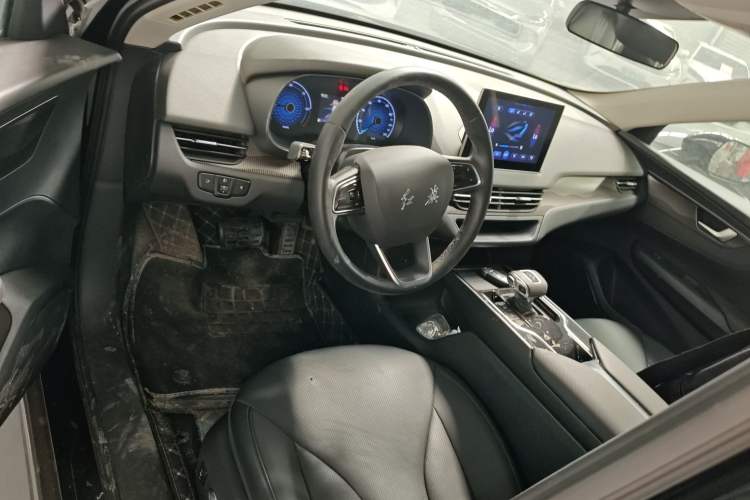 Used Hongqi E-QM5 2021 Charging Version Flagship Edition Center Console