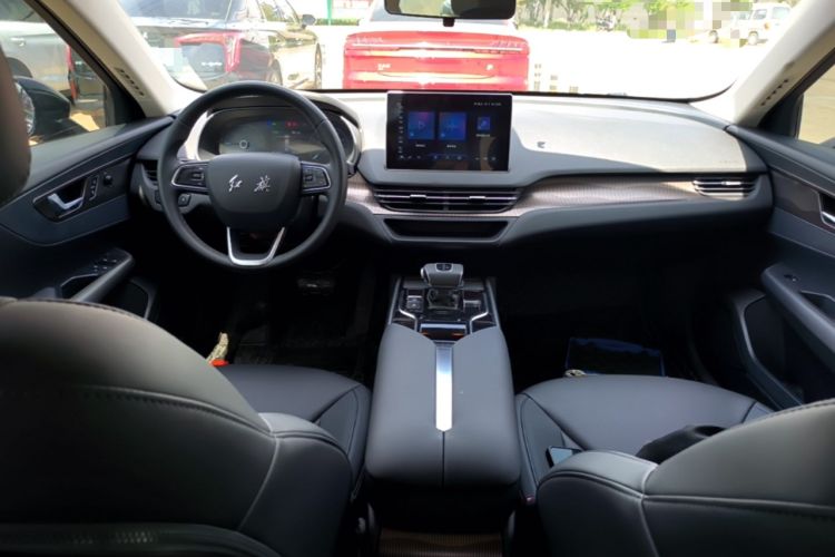 Used Hongqi E-QM5 2021 Online Booking Charging Basic Edition 5 Seats Center Console
