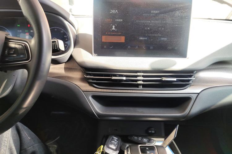 Used Hongqi E-QM5 2021 Charging Flagship Edition Center Console